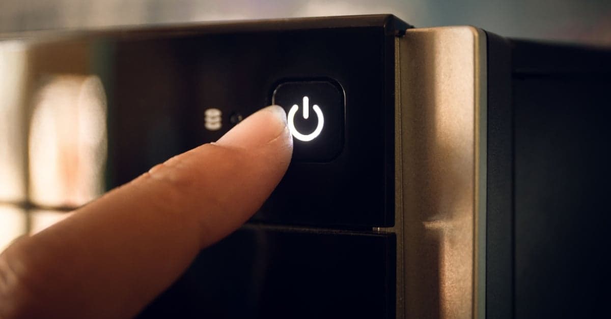 Windows 11 shutdown bug forces Microsoft into damage control • The Register - Featured Image