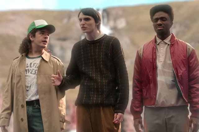 Finn Wolfhard and his Stranger Things costars spoof show's secret episode and SATC in hilarious SNL parody - Featured Image