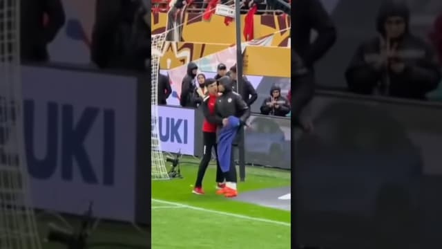 Moroccan ball boys try to steal Edouard Mendy's towel! - Featured Image