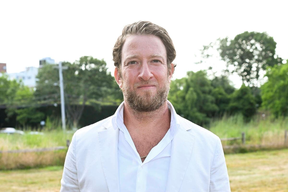 Barstool Sports founder says he doesn’t really want Pete Carroll murdered - Featured Image