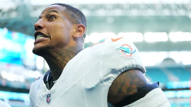 How Waller Shed Light on McDaniel's Final Day as Dolphins Coach - Featured Image