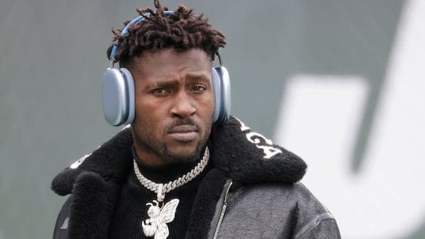 Ex-NFL star Antonio Brown pleads not guilty to attempted murder charge stemming from Miami shooting - Featured Image