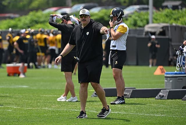 Report: None of Tomlin’s assistant coaches will be back in 2026 - Featured Image