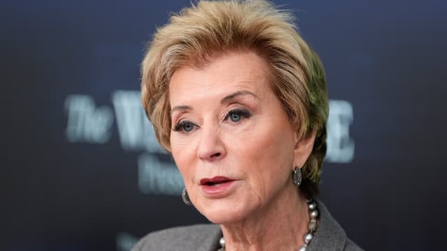 Trump administration delays plan to withhold wages for student loan borrowers in default - Featured Image