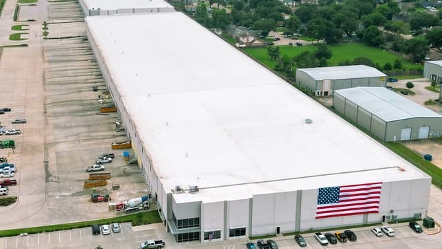 Apple Begins Shipping American-Made AI Servers From New Houston Facility - Featured Image