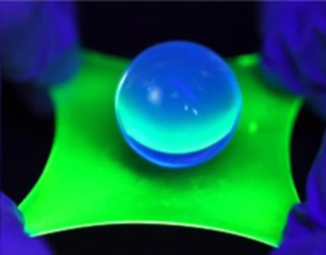 This Flexible OLED Screen Stays Bright Even When Stretched - Featured Image