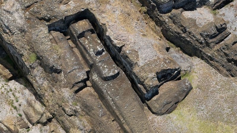 Easter Island quarry reveals how Polynesians made enigmatic stone statues - Featured Image