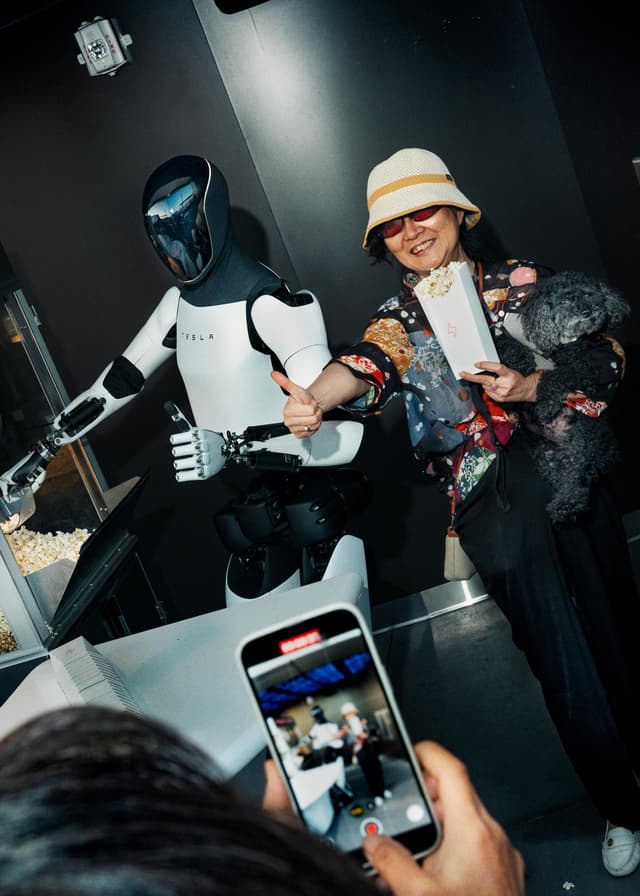 A $17 Hotdog and a Humanoid Robot Serving Popcorn: WIRED’s Day at the Tesla Diner - Featured Image