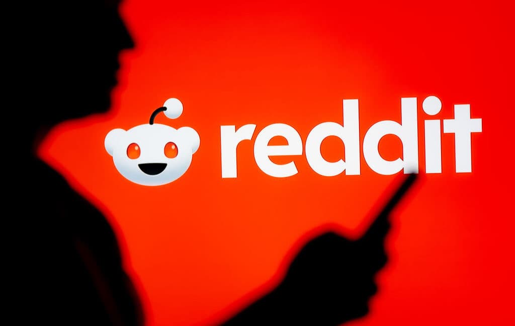 Mods react as Reddit kicks some of them out again: “This will break the site” - Featured Image