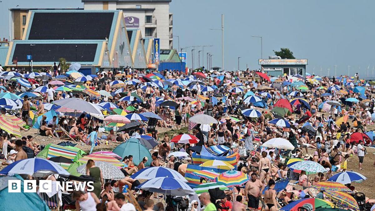 Millions face hosepipe bans as UK heatwave reaches 34.7C - Featured Image