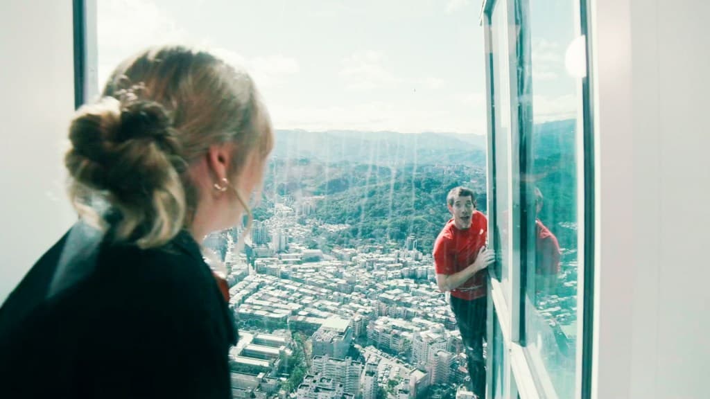 Alex Honnold Successfully Completes Taipei 101 Climb During Netflix’s ‘Skyscraper Live’ - Featured Image