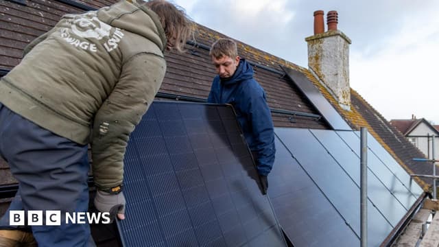 UK households to get £15bn for solar and green tech to lower energy bills - BBC News - Featured Image