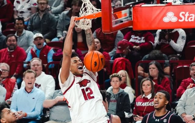 Can hogs fly?  They did Wednesday night in Fayetteville as #17 Arkansas staged a dunk-a-thon in 108-74 win over South Carolina (AUDIO) – SportsTalkSC - Featured Image