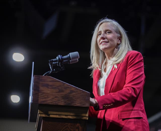 With a cabinet heavy on experience, Spanberger seems primed for fast start - Cardinal News - Featured Image